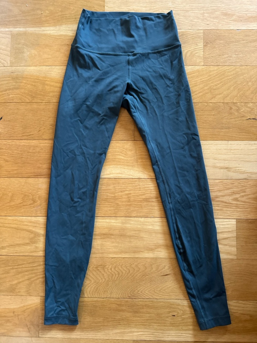 Lululemon align leggings in a dark blue color, size 6